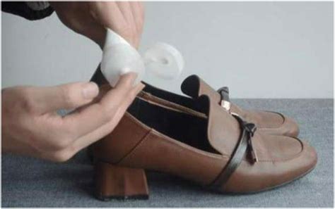 解决新鞋磨脚的小妙招，选择合适的鞋码／使用鞋垫和贴脚贴